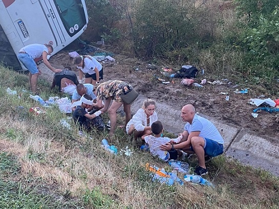 Две тежко ранени при катастрофа на автобус с деца
