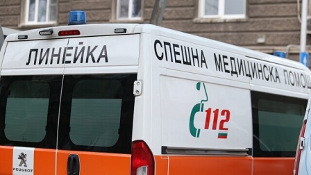 Пребиха служител на спешния център във Враца