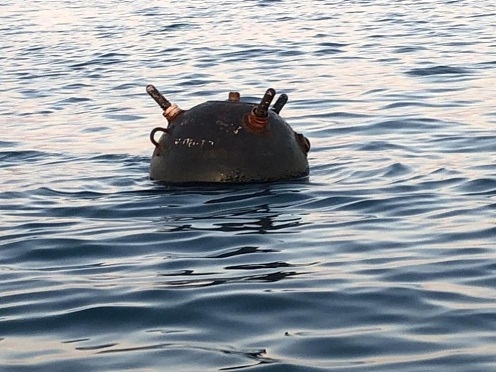Обезвредиха плаваща мина в Черно море (СНИМКИ)