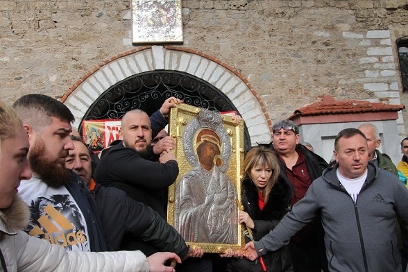 Лития с иконата на Богородица от Бачковския манастир