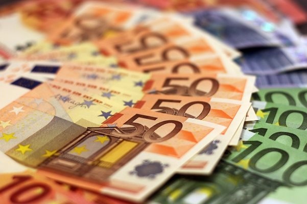 Върнаха 20 000 евро, изхвърлени на боклука